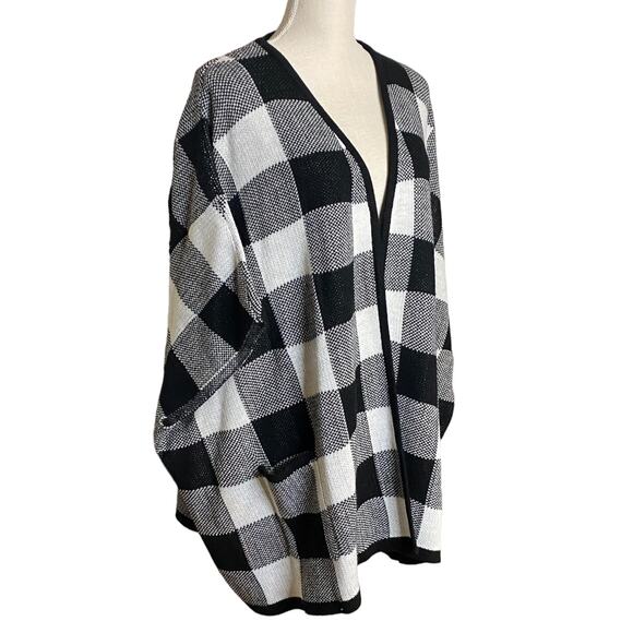 New Directions Black & White Cape Size 1X - Picture 2 of 5